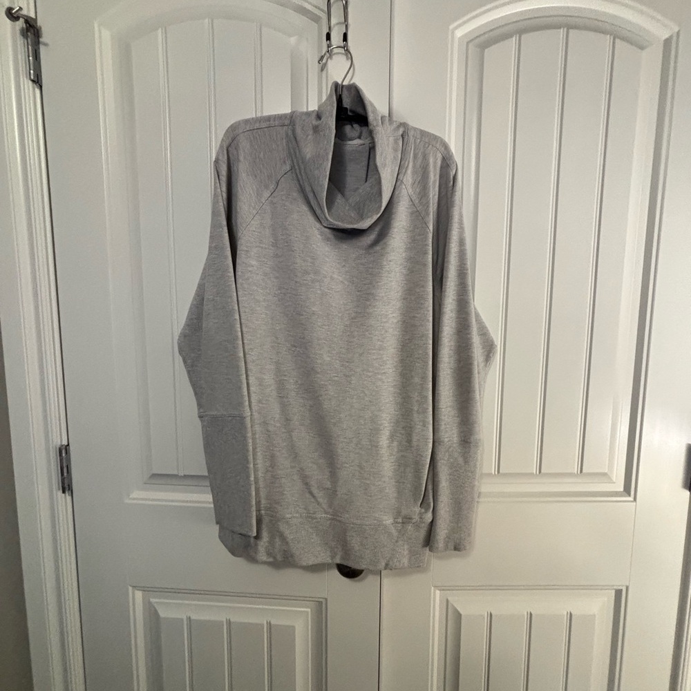 Women’s Lululemon Sweatshirt